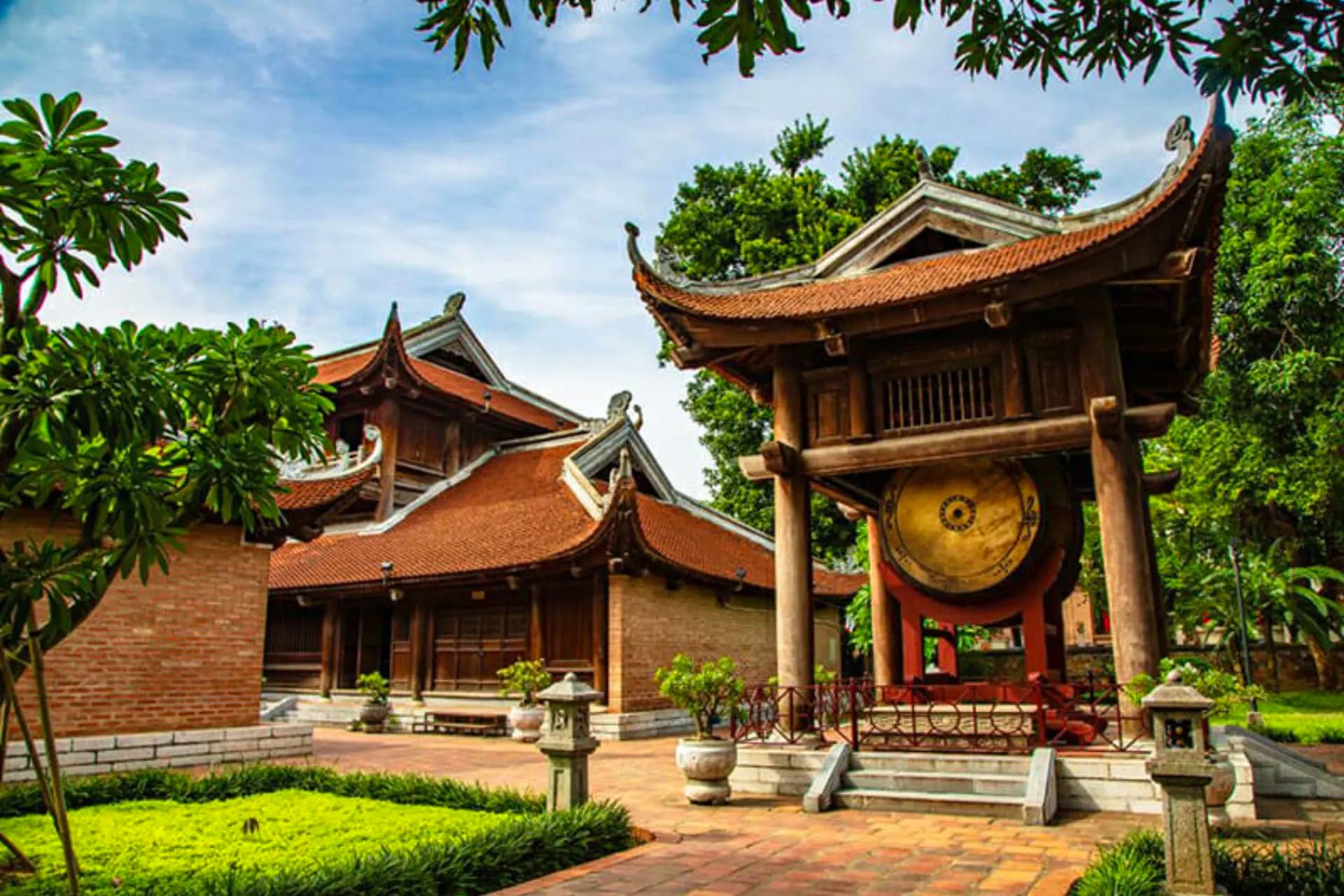 Temple of Literature (Văn Miếu)