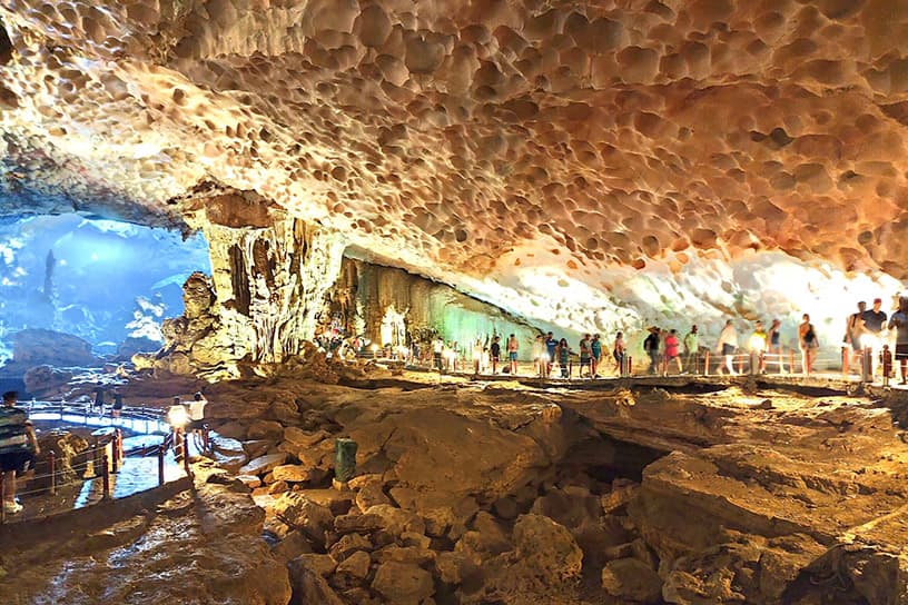 Sung Sot Cave (Surprise Cave)